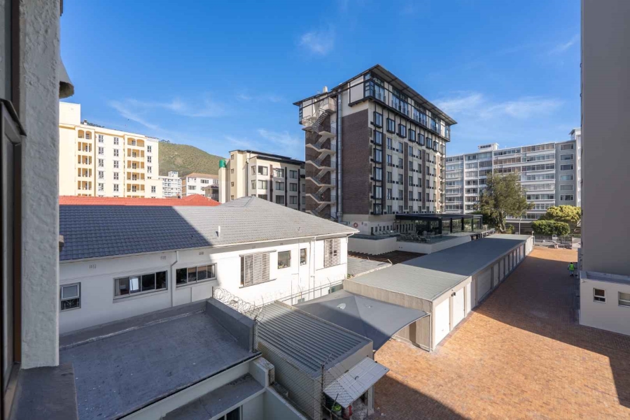 1 Bedroom Property for Sale in Sea Point Western Cape
